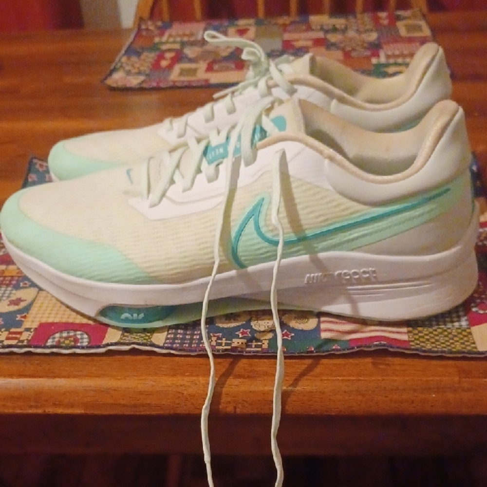 Nike White and Light Green Running Shoes